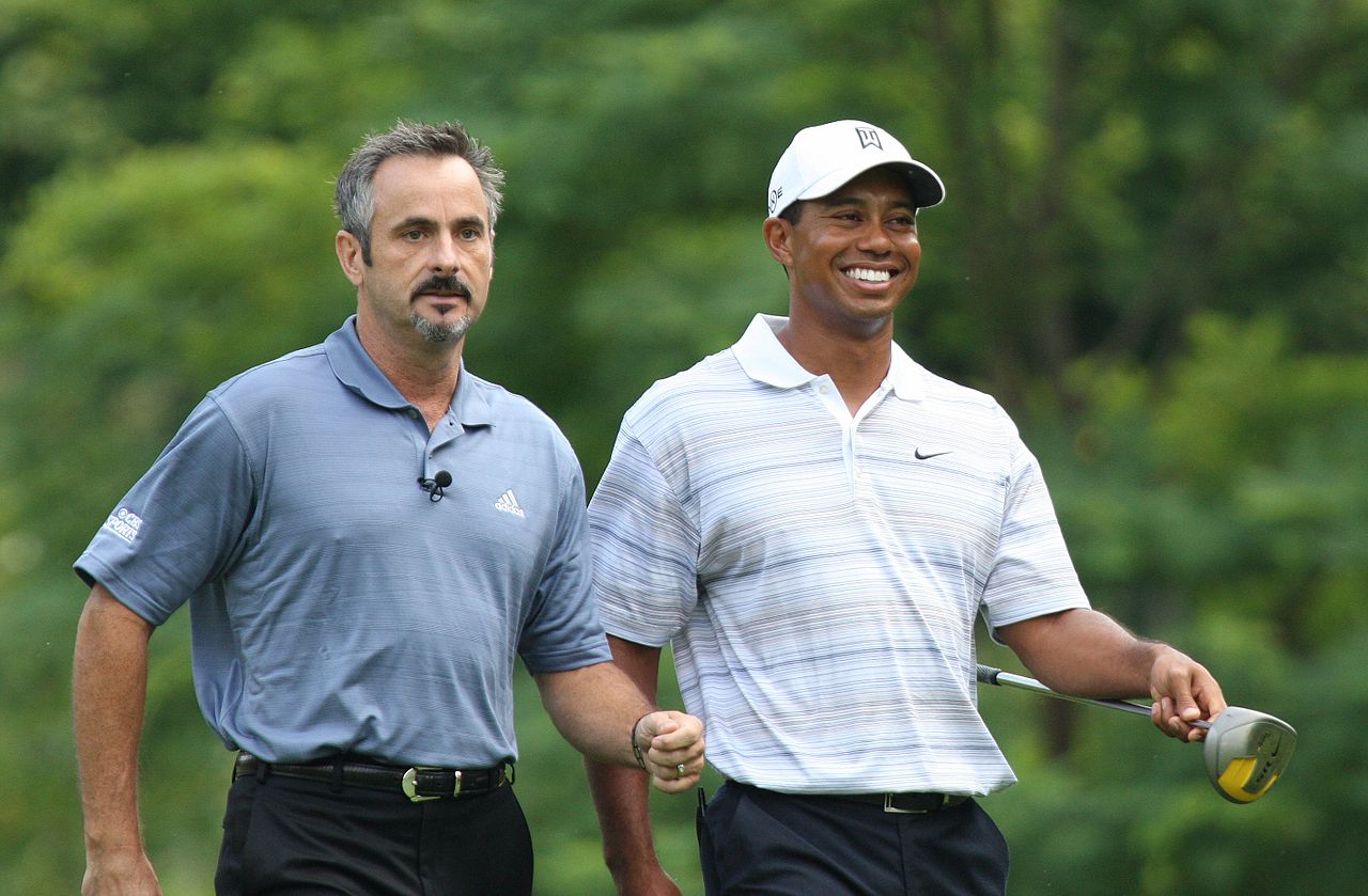 1280px-David_Feherty_and_Tiger_Woods