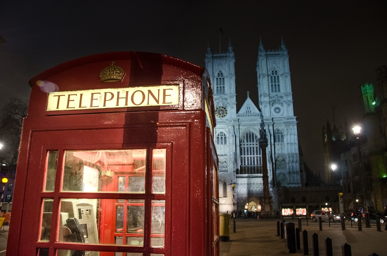 red_phone_booth